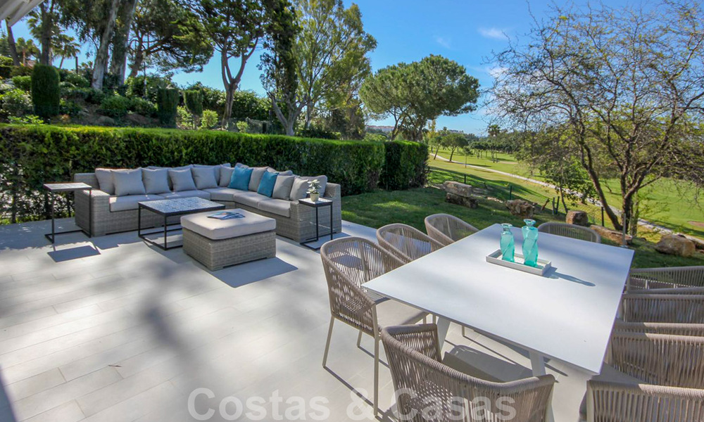 Gerenoveerd ruim luxe appartement te koop, eerstelijnsgolf en instapklaar, Nueva Andalucia, Marbella 32135