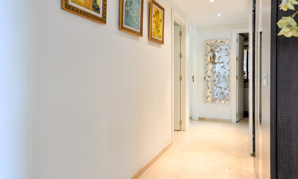 Eerstelijnsstrand penthouse appartement te koop met privézwembad op de New Golden Mile, tussen Marbella en Estepona 32178