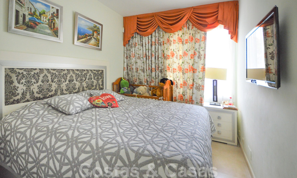 Eerstelijnsstrand penthouse appartement te koop met privézwembad op de New Golden Mile, tussen Marbella en Estepona 32180