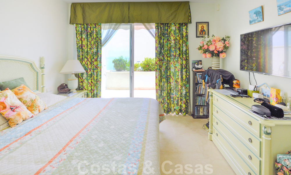 Eerstelijnsstrand penthouse appartement te koop met privézwembad op de New Golden Mile, tussen Marbella en Estepona 32181