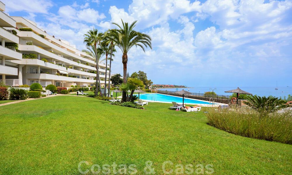 Eerstelijnsstrand penthouse appartement te koop met privézwembad op de New Golden Mile, tussen Marbella en Estepona 32188