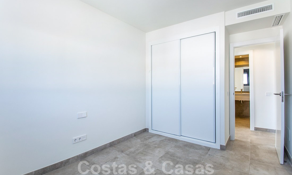 Elegant modern appartement met zee- en stadszicht te koop in het centrum van Estepona 32238