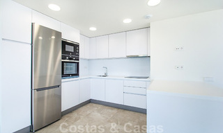 Elegant modern appartement met zee- en stadszicht te koop in het centrum van Estepona 32245 