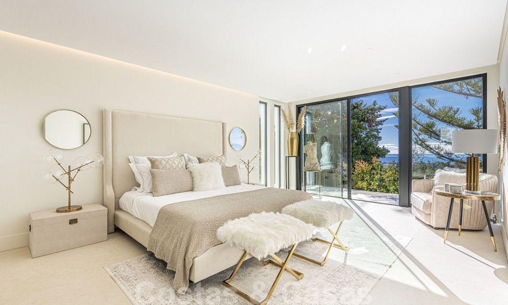 Elegante en ruime moderne nieuwe villa te koop met prachtig panoramisch zeezicht in Elviria, Marbella 32330