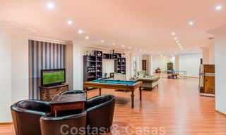 Elegant, mediterraan landgoed met panoramisch uitzicht op zee te koop in een gated community in Nueva Andalucia - Marbella 32334 