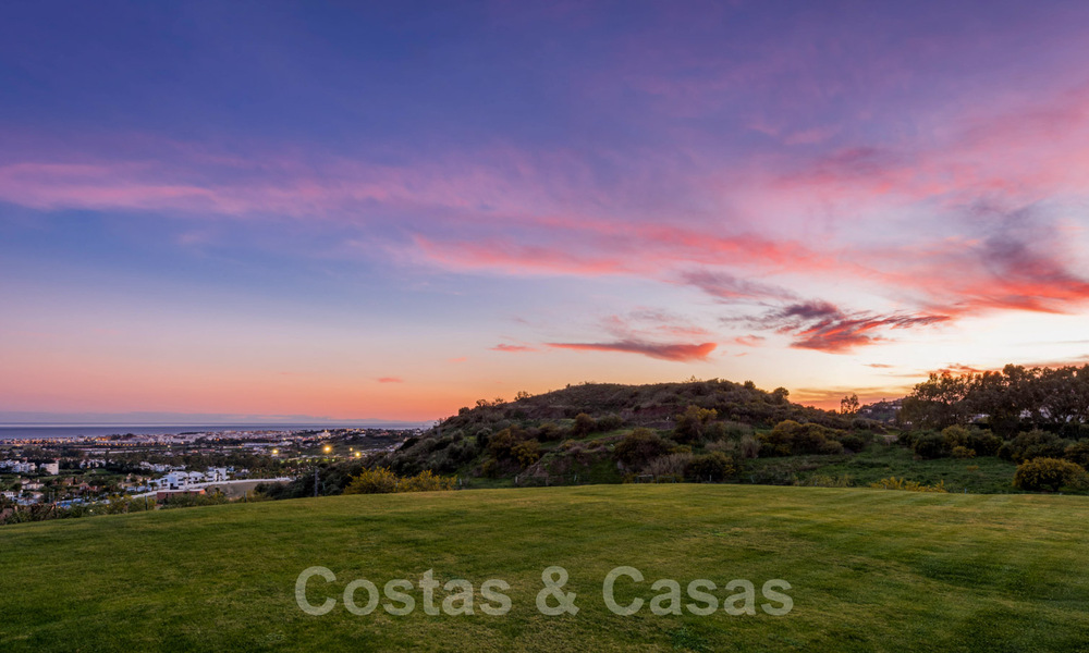 Elegant, mediterraan landgoed met panoramisch uitzicht op zee te koop in een gated community in Nueva Andalucia - Marbella 32336