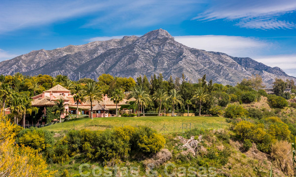 Elegant, mediterraan landgoed met panoramisch uitzicht op zee te koop in een gated community in Nueva Andalucia - Marbella 32343