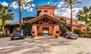 Elegant, mediterraan landgoed met panoramisch uitzicht op zee te koop in een gated community in Nueva Andalucia - Marbella 32344 