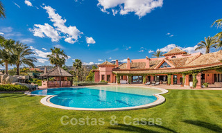 Elegant, mediterraan landgoed met panoramisch uitzicht op zee te koop in een gated community in Nueva Andalucia - Marbella 32345 