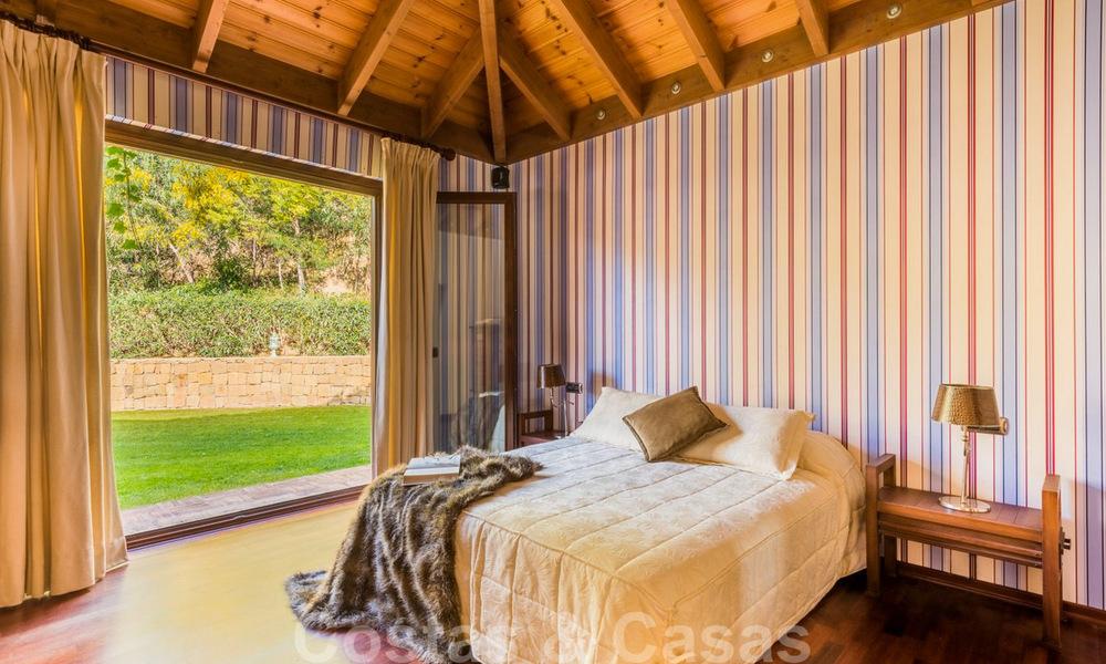 Elegant, mediterraan landgoed met panoramisch uitzicht op zee te koop in een gated community in Nueva Andalucia - Marbella 32350