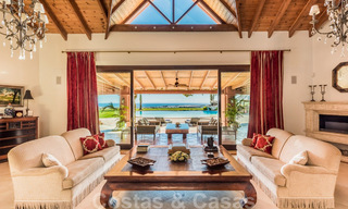 Elegant, mediterraan landgoed met panoramisch uitzicht op zee te koop in een gated community in Nueva Andalucia - Marbella 32354 