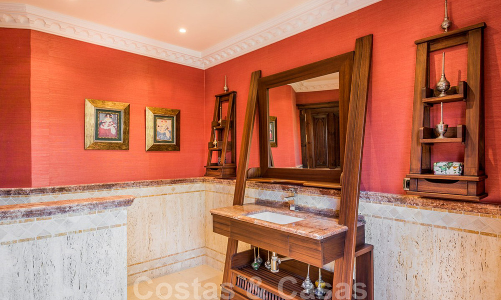 Elegant, mediterraan landgoed met panoramisch uitzicht op zee te koop in een gated community in Nueva Andalucia - Marbella 32359