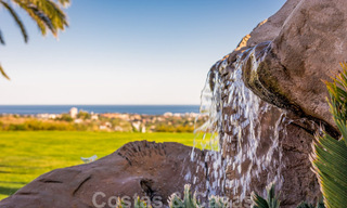 Elegant, mediterraan landgoed met panoramisch uitzicht op zee te koop in een gated community in Nueva Andalucia - Marbella 32371 