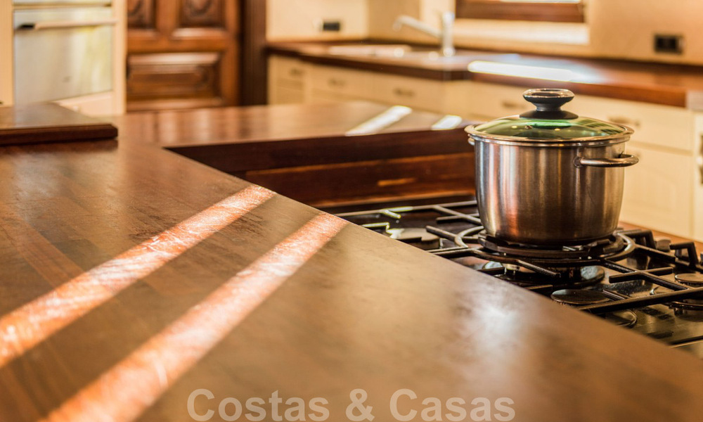 Elegant, mediterraan landgoed met panoramisch uitzicht op zee te koop in een gated community in Nueva Andalucia - Marbella 32374