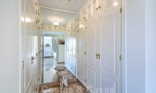 Schitterend zuid gericht penthouse met prachtig zee- en bergzicht te koop in de Golf Valley van Nueva Andalucia, Marbella 32444 