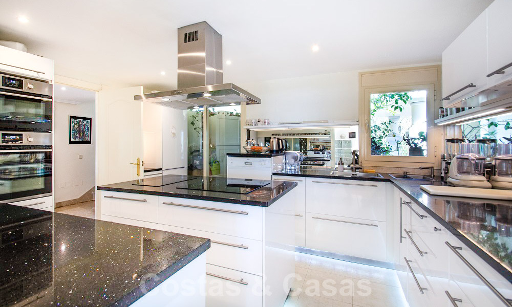 Schitterend zuid gericht penthouse met prachtig zee- en bergzicht te koop in de Golf Valley van Nueva Andalucia, Marbella 32451