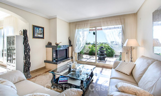 Schitterend zuid gericht penthouse met prachtig zee- en bergzicht te koop in de Golf Valley van Nueva Andalucia, Marbella 32454 