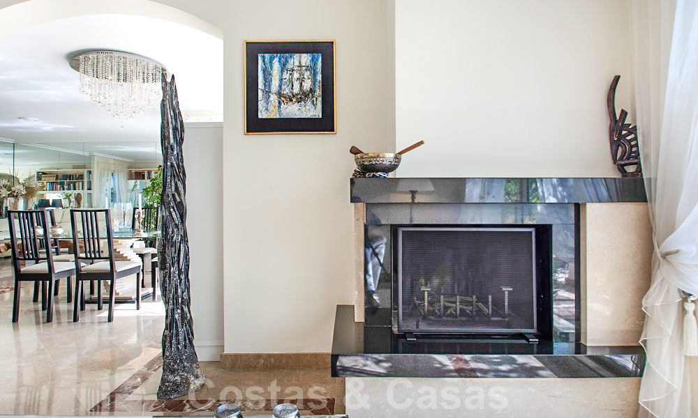 Schitterend zuid gericht penthouse met prachtig zee- en bergzicht te koop in de Golf Valley van Nueva Andalucia, Marbella 32455