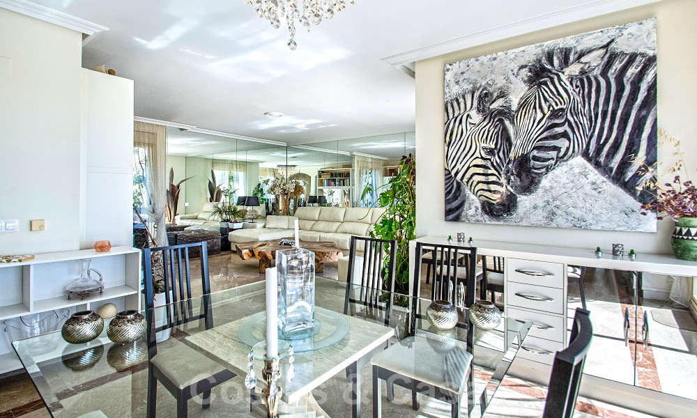 Schitterend zuid gericht penthouse met prachtig zee- en bergzicht te koop in de Golf Valley van Nueva Andalucia, Marbella 32457