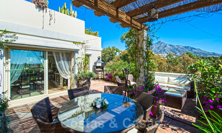 Schitterend zuid gericht penthouse met prachtig zee- en bergzicht te koop in de Golf Valley van Nueva Andalucia, Marbella 32464
