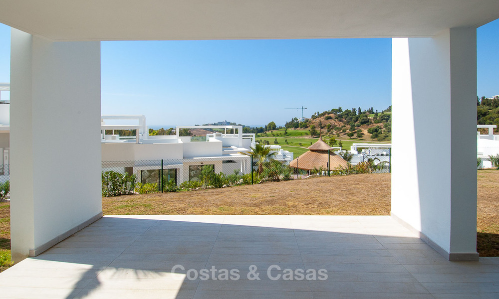 Modern 3 slaapkamer appartement te koop met zeezicht in een eerstelijns golf complex in Benahavis - Marbella 32530