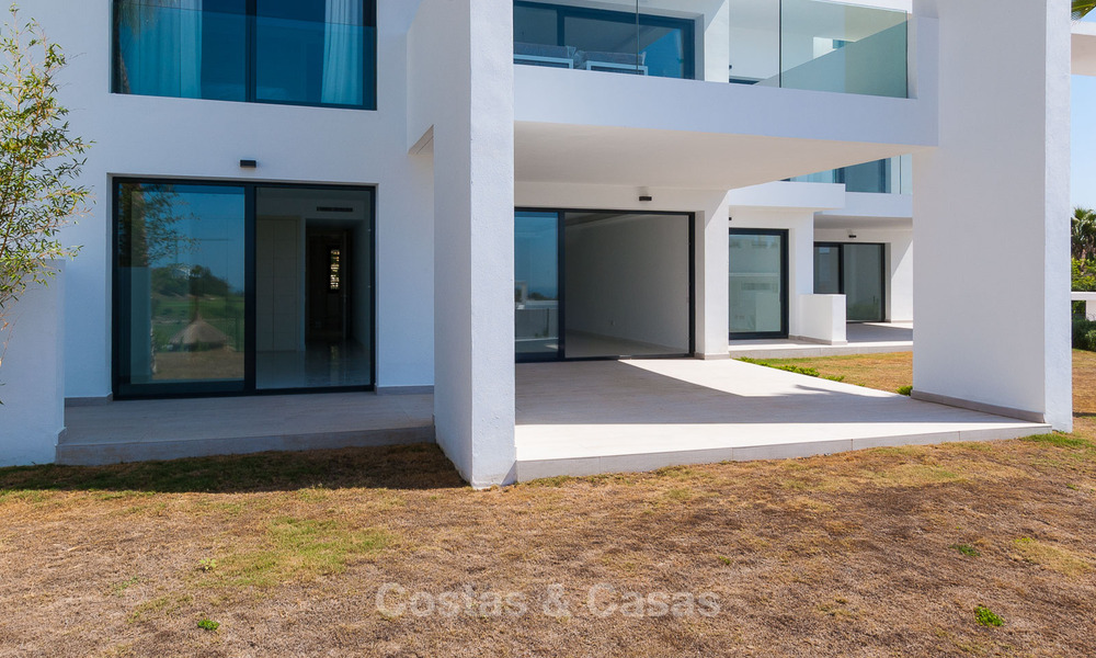 Modern 3 slaapkamer appartement te koop met zeezicht in een eerstelijns golf complex in Benahavis - Marbella 32542