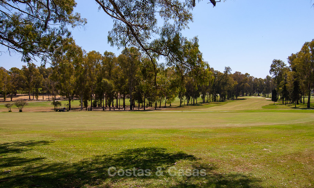 Modern 3 slaapkamer appartement te koop met zeezicht in een eerstelijns golf complex in Benahavis - Marbella 32550