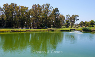 Modern 3 slaapkamer appartement te koop met zeezicht in een eerstelijns golf complex in Benahavis - Marbella 32552 