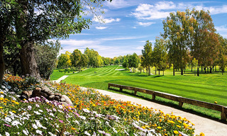 Modern 3 slaapkamer appartement te koop met zeezicht in een eerstelijns golf complex in Benahavis - Marbella 32553 