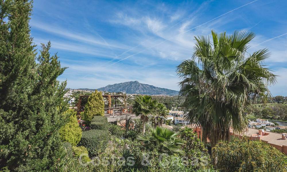 Instapklare exclusieve moderne villa te koop, met panoramisch berg-, golf- en zeezicht in Marbella - Benahavis. 32611