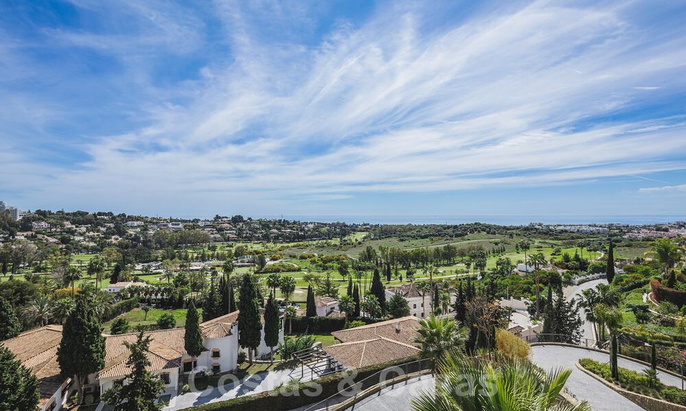 Instapklare exclusieve moderne villa te koop, met panoramisch berg-, golf- en zeezicht in Marbella - Benahavis. 32615