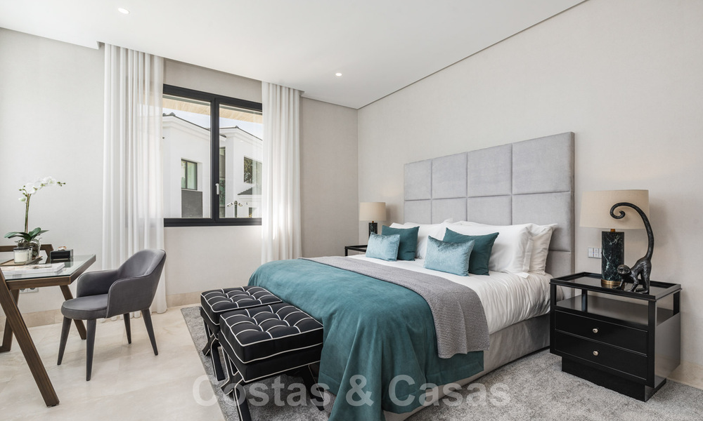 Instapklare exclusieve moderne villa te koop, met panoramisch berg-, golf- en zeezicht in Marbella - Benahavis. 32618