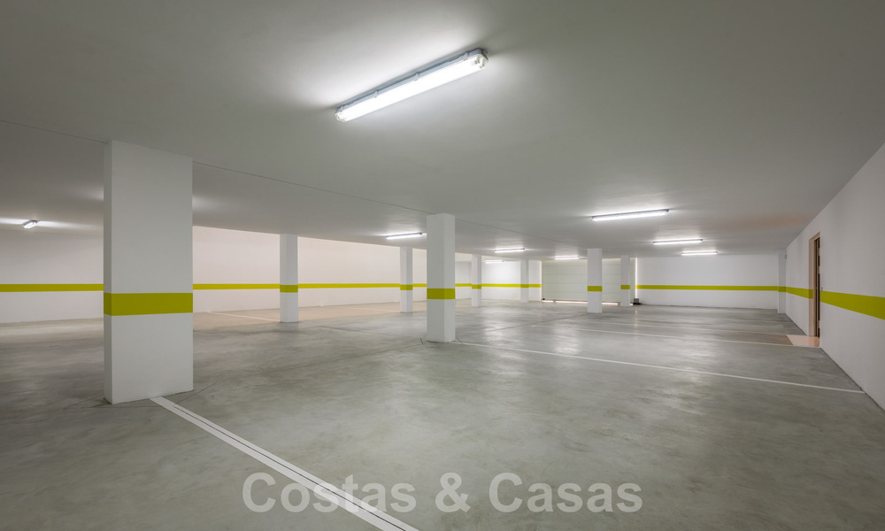 Instapklare exclusieve moderne villa te koop, met panoramisch berg-, golf- en zeezicht in Marbella - Benahavis. 32622