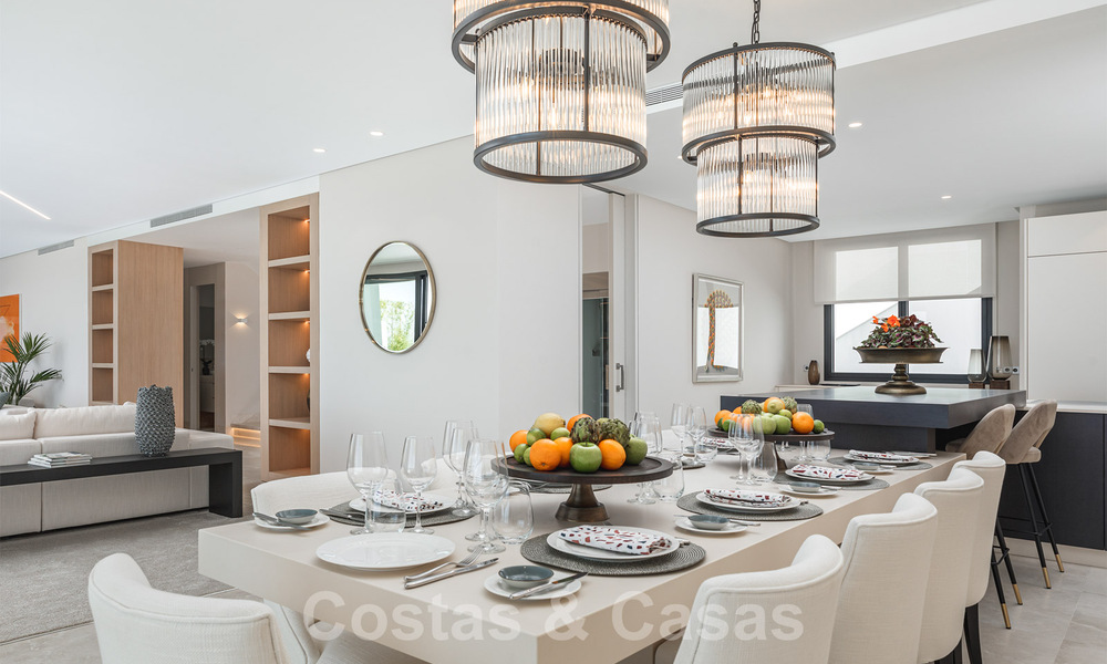 Instapklare exclusieve moderne villa te koop, met panoramisch berg-, golf- en zeezicht in Marbella - Benahavis. 32646