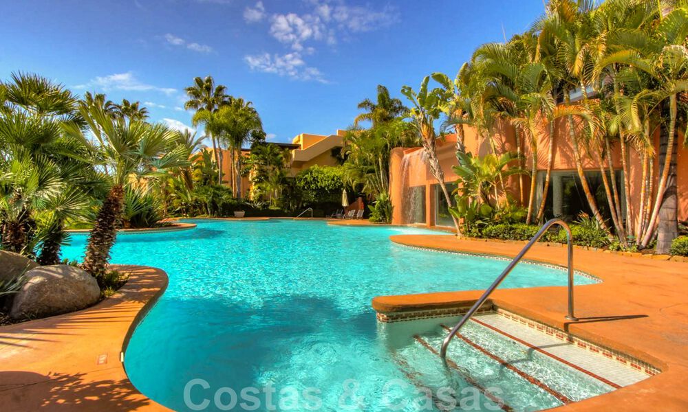 Instapklaar ruim luxeappartement te koop in prestigieus complex aan de Golden Mile in Marbella 32738