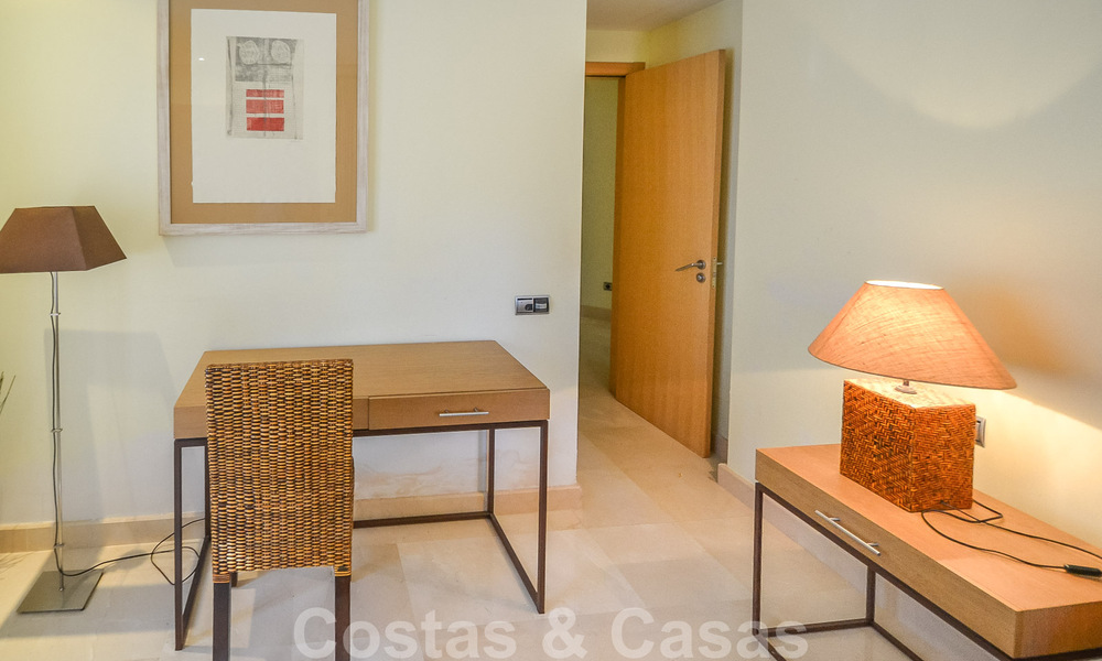 Instapklaar ruim luxeappartement te koop in prestigieus complex aan de Golden Mile in Marbella 32743