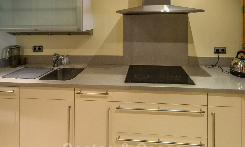 Instapklaar ruim luxeappartement te koop in prestigieus complex aan de Golden Mile in Marbella 32751