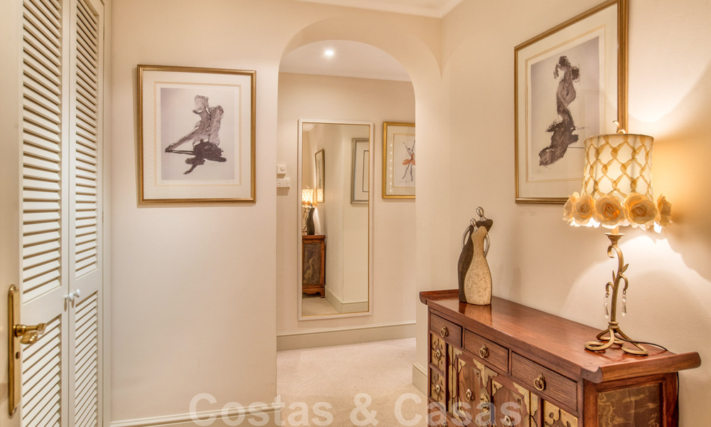 4-Slaapkamer luxeappartement te koop in een eerstelijns strandcomplex op wandelafstand van Puerto Banus in Marbella 32803