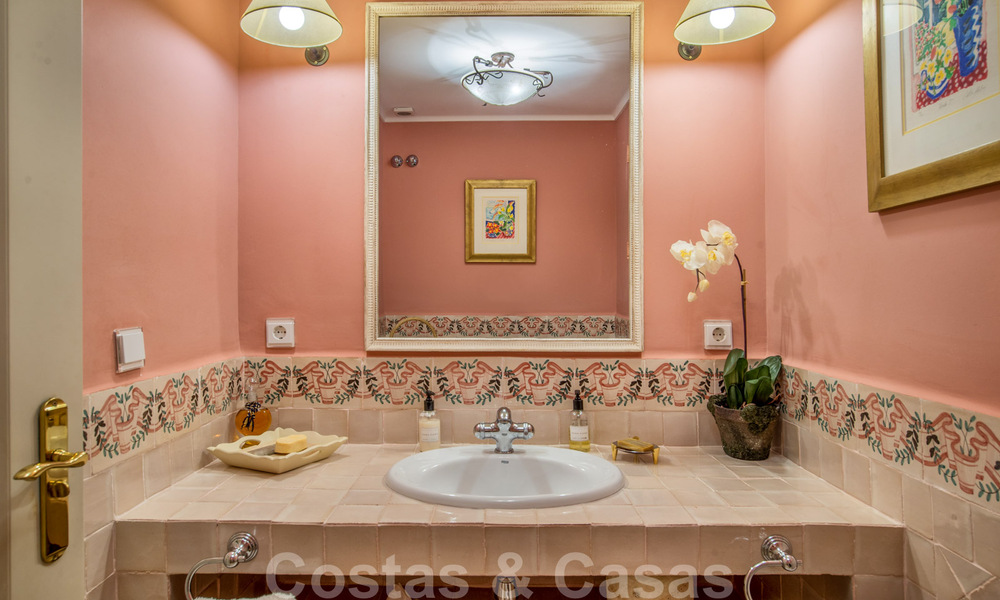 4-Slaapkamer luxeappartement te koop in een eerstelijns strandcomplex op wandelafstand van Puerto Banus in Marbella 32805