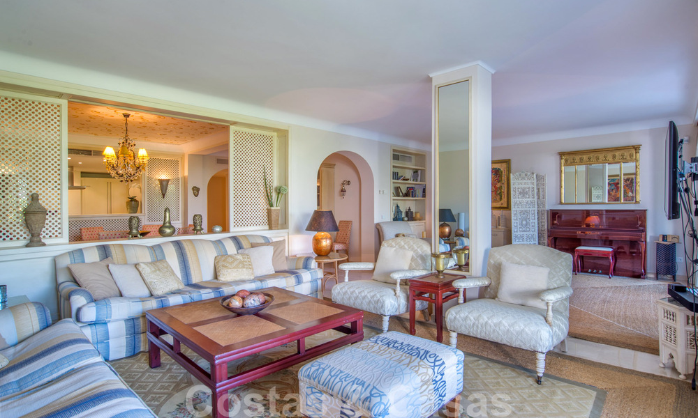 4-Slaapkamer luxeappartement te koop in een eerstelijns strandcomplex op wandelafstand van Puerto Banus in Marbella 32845