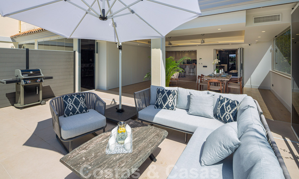 Prachtig eigentijds gerenoveerd, zuid gericht, luxe tuinappartement te koop in Nueva Andalucia, Marbella 32872