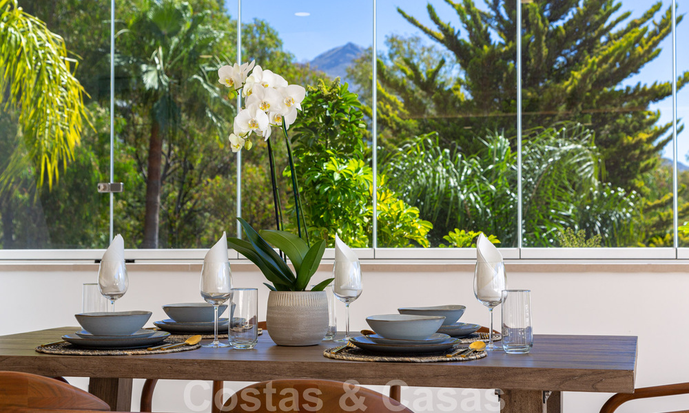 Prachtig eigentijds gerenoveerd, zuid gericht, luxe tuinappartement te koop in Nueva Andalucia, Marbella 32874
