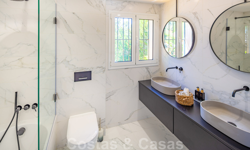 Prachtig eigentijds gerenoveerd, zuid gericht, luxe tuinappartement te koop in Nueva Andalucia, Marbella 32877