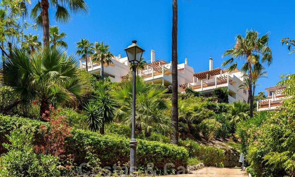 Prachtig eigentijds gerenoveerd, zuid gericht, luxe tuinappartement te koop in Nueva Andalucia, Marbella 32893
