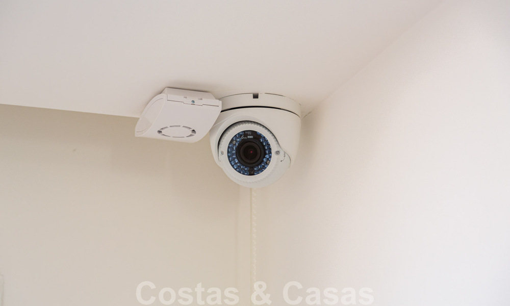 Prachtig eigentijds gerenoveerd, zuid gericht, luxe tuinappartement te koop in Nueva Andalucia, Marbella 32896