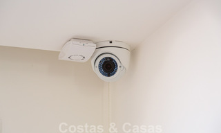 Prachtig eigentijds gerenoveerd, zuid gericht, luxe tuinappartement te koop in Nueva Andalucia, Marbella 32896 