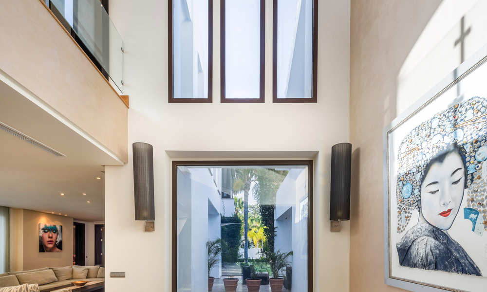 Luxevilla in Spaanse stijl te koop op wandelafstand van het strand, de golfbaan en voorzieningen in het prestigieuze Guadalmina Baja te Marbella 32900