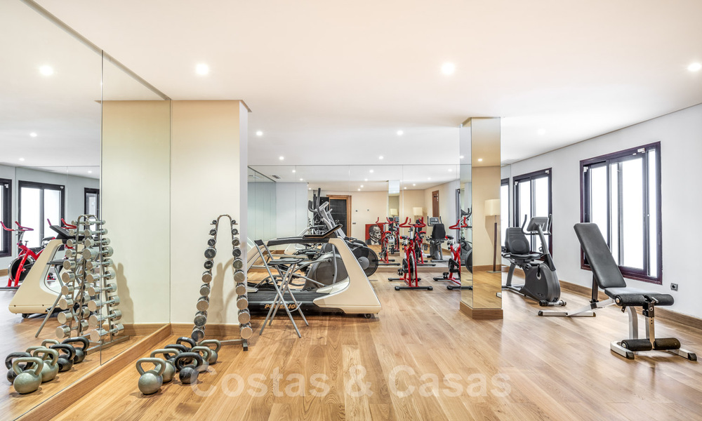 Luxevilla in Spaanse stijl te koop op wandelafstand van het strand, de golfbaan en voorzieningen in het prestigieuze Guadalmina Baja te Marbella 32914