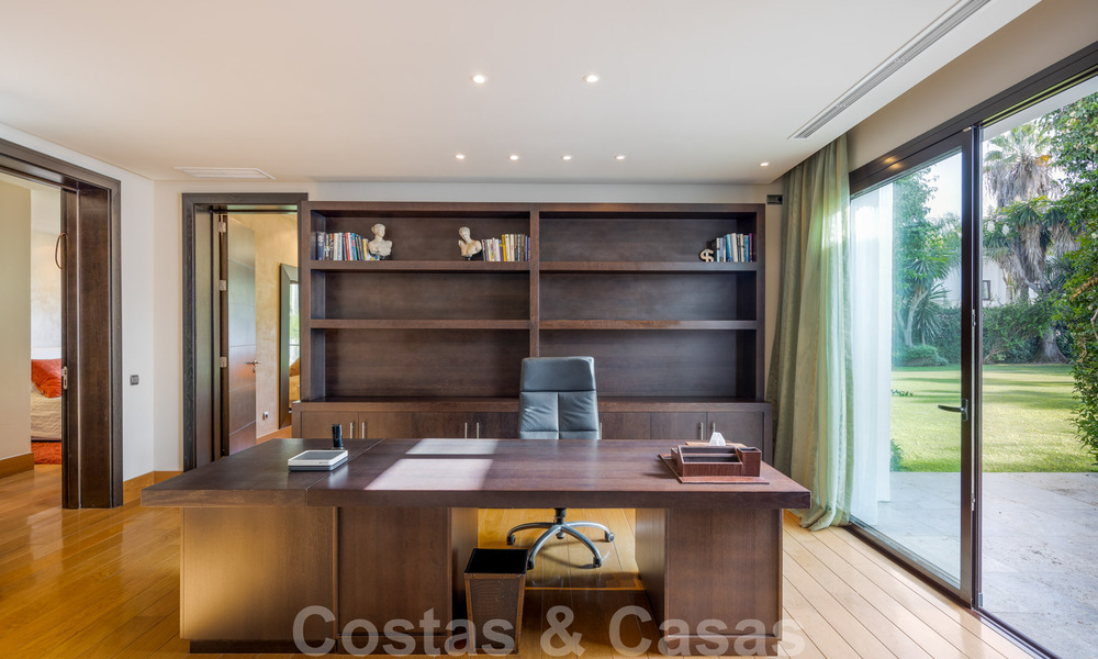 Luxevilla in Spaanse stijl te koop op wandelafstand van het strand, de golfbaan en voorzieningen in het prestigieuze Guadalmina Baja te Marbella 32920