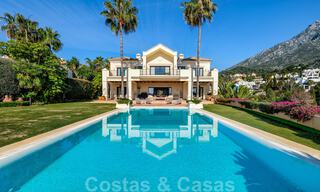 Luxevilla te koop in een klassieke-mediterrane stijl met prachtig zeezicht in een gated community op de Golden Mile, Marbella 33003 